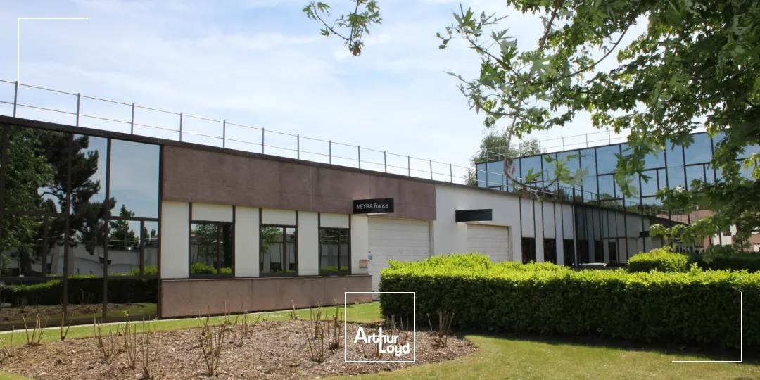 LOTS ACTIVITES A 10 MN DU RER