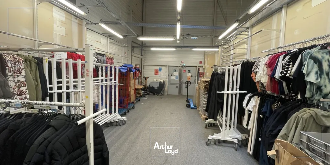 Local commercial d'environ 1&nbsp;350 m2 à LOUER - CHAMBLY