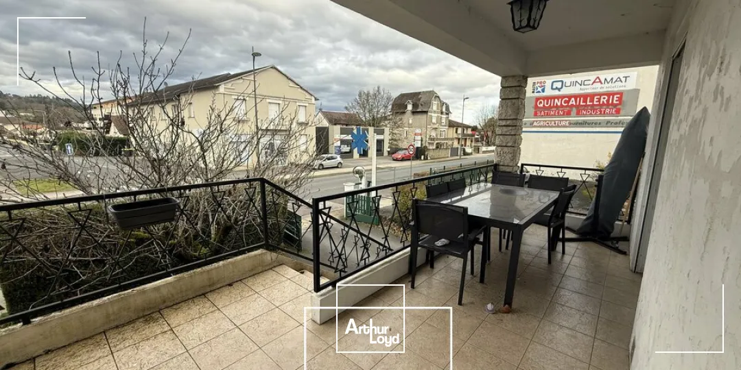 Immeuble / Maison à usage professionnel  170 m²  Terrasson-Lavilledieu