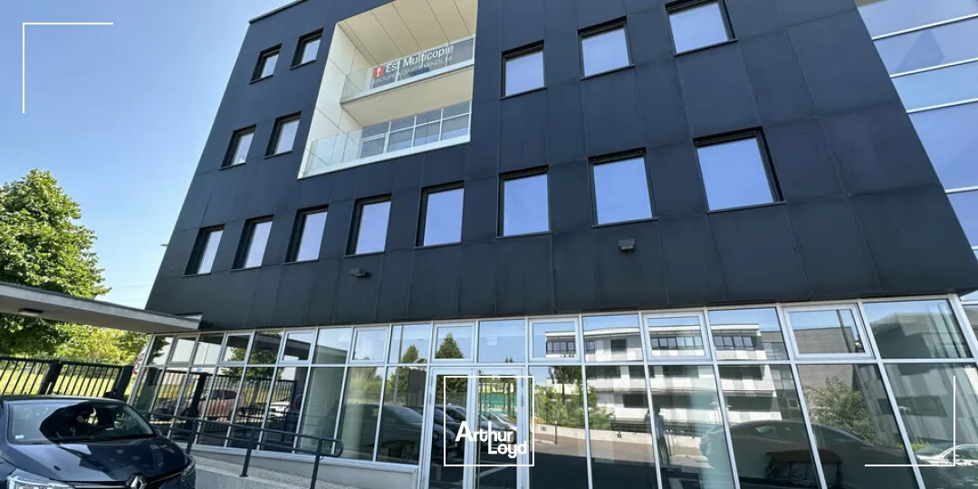 Plateau de bureaux d'environ 275 m2 avec 10 place de parkings - BEZANNES