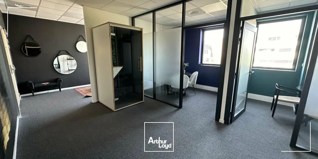 Plateau de bureaux d'environ 275 m2 avec 10 place de parkings - BEZANNES