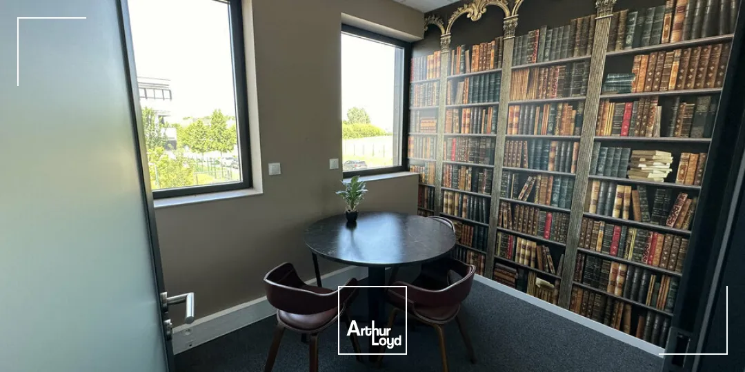 Plateau de bureaux d'environ 275 m2 avec 10 place de parkings - BEZANNES