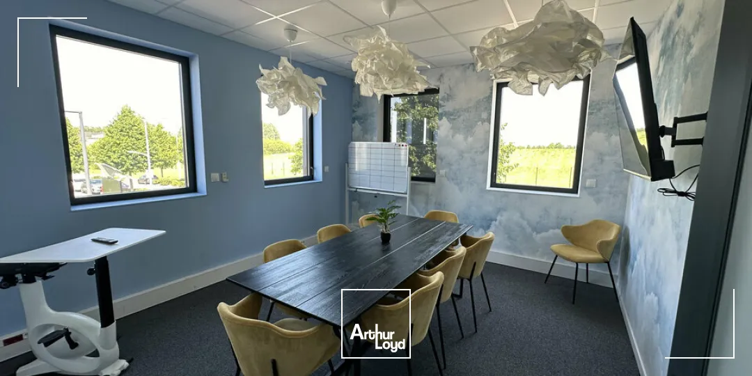 Plateau de bureaux d'environ 275 m2 avec 10 place de parkings - BEZANNES