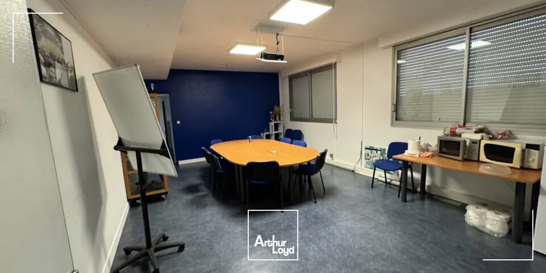 TOURS SUD SAINT-AVERTIN - A LOUER LOCAL MIXTE DE 730 M² AVEC TERRAIN 2&nbsp;500 M²