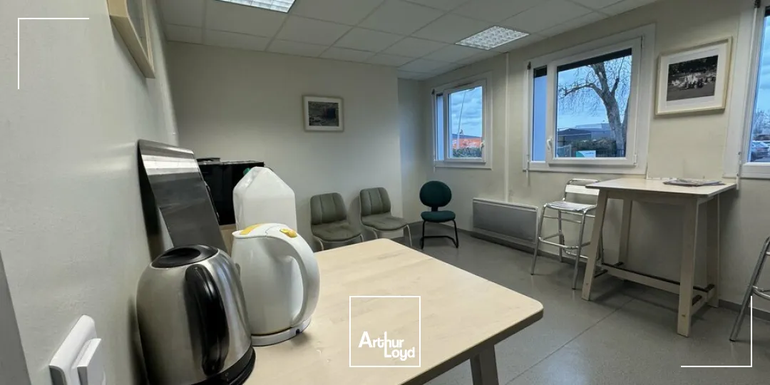 JOUE-LES-TOURS - A LOUER BATIMENT D'ACTIVITES DE 4&nbsp;230 M² AVEC TERRAIN DE 9&nbsp;130 M²