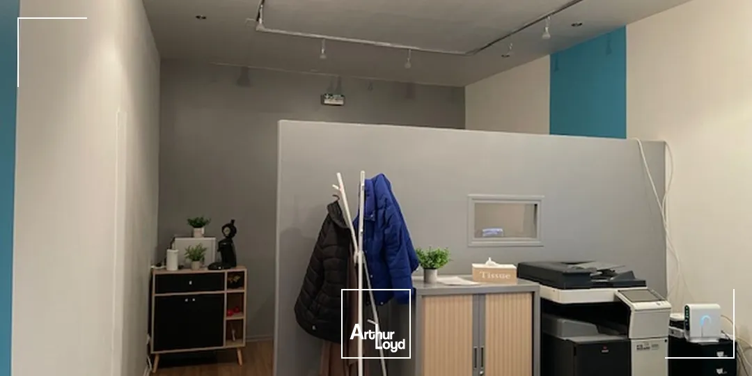 Emplacement n°1 bis - Local commercial lumineux en rez-de-chaussée, d'une surface de 26 m2 environ sur un axe passant, en plein coeur du centre-ville de Soissons - A VENDRE