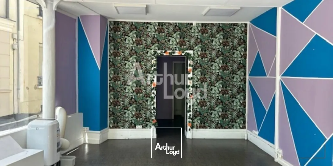 LOCAL COMMERCIAL sur AXE PENETRANT VICHY d'environ 35m2