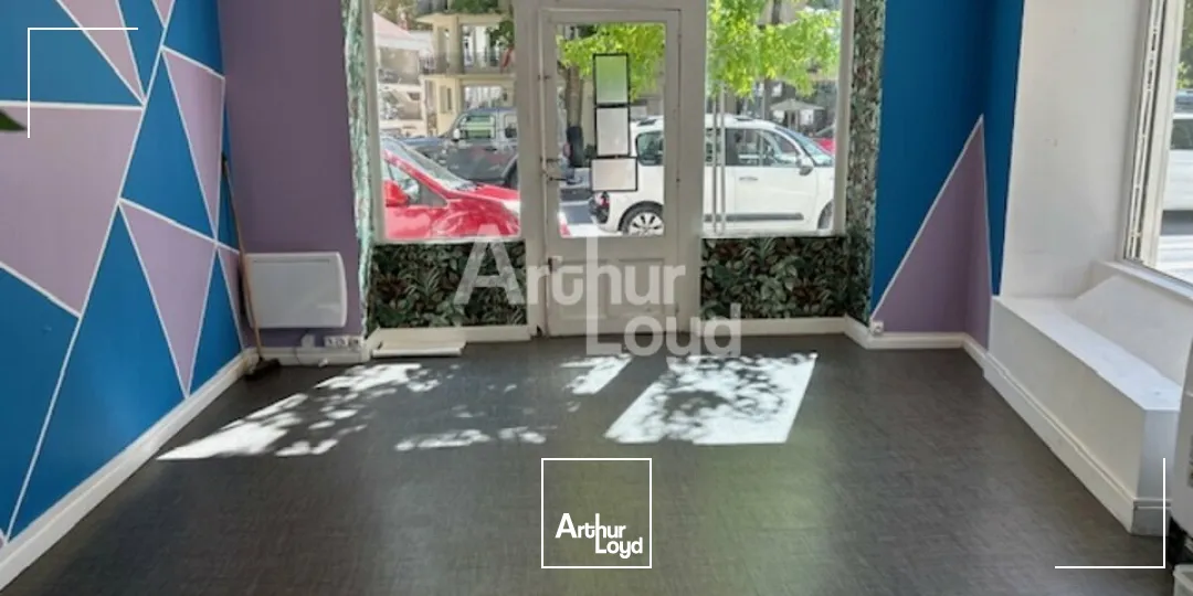 LOCAL COMMERCIAL sur AXE PENETRANT VICHY d'environ 35m2