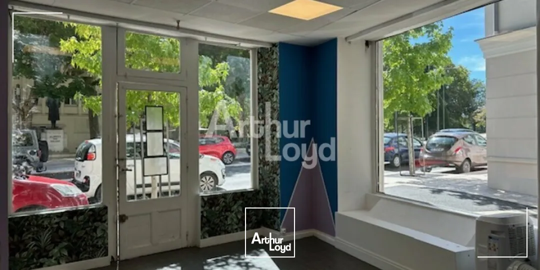 LOCAL COMMERCIAL sur AXE PENETRANT VICHY d'environ 35m2