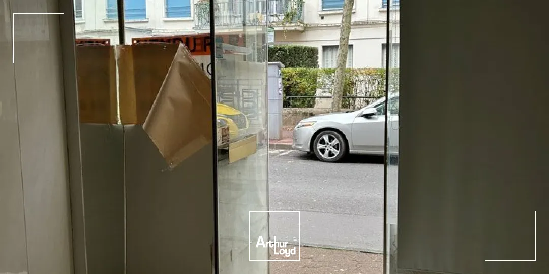 Petite surface en cur de ville - MURS VIDES