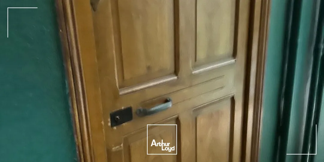 Petite surface en cur de ville - MURS VIDES