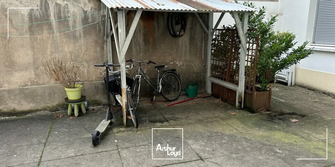 Petite surface en cur de ville - MURS VIDES