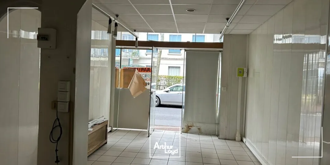 Petite surface en cur de ville - MURS VIDES