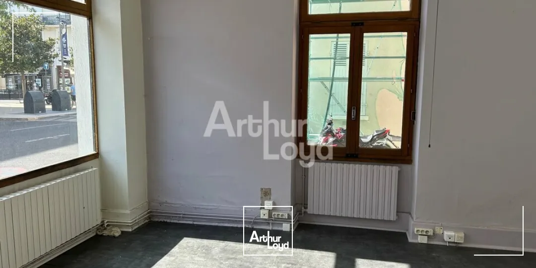 LOCAUX PROFESSIONNELS CENTRE VILLE VICHY - PROCHE GARE 