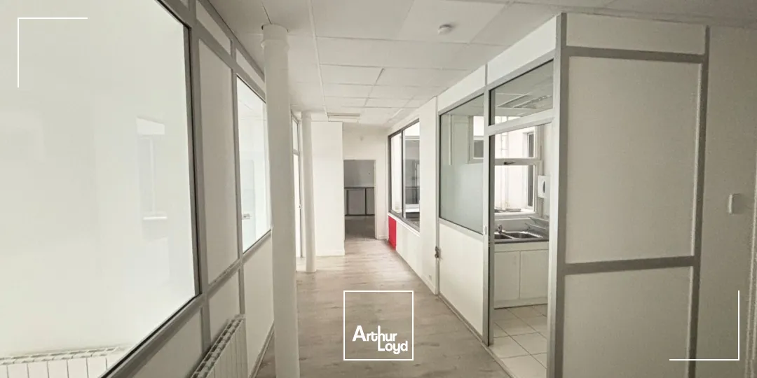 BUREAUX EN LOCATION-140 M²-CENTRE VILLE DE NANTES QUARTIER GRASLIN