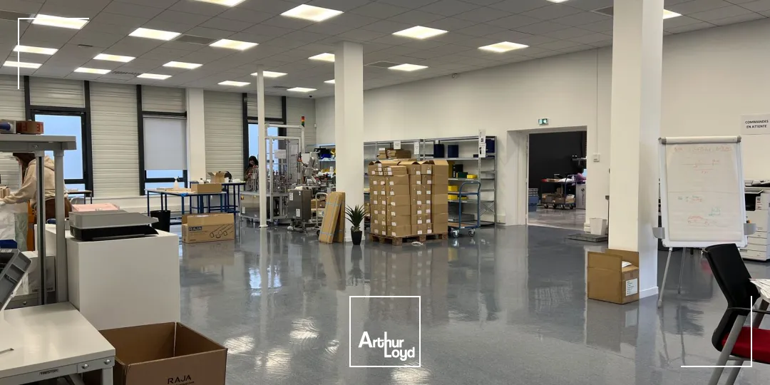 Locaux d'activité à louer à TREMBLAY EN FRANCE 93290