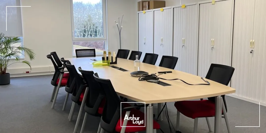 Locaux d'activité à louer à TREMBLAY EN FRANCE 93290