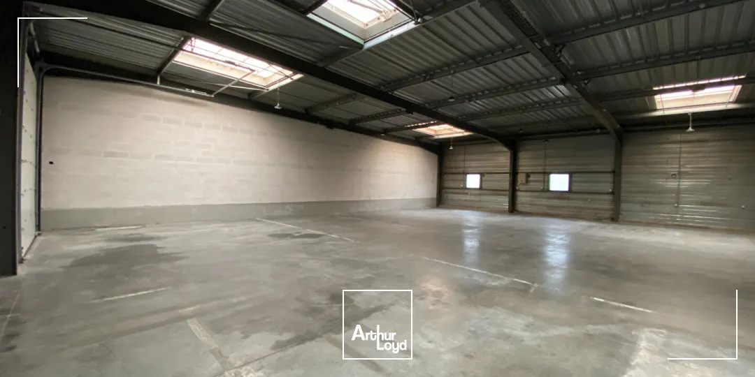A VENDRE, Local d'activité 630m² environ, emplacement stratégique La Rochelle