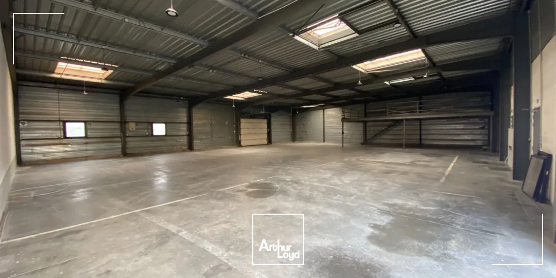 A VENDRE, Local d'activité 630m² environ, emplacement stratégique La Rochelle