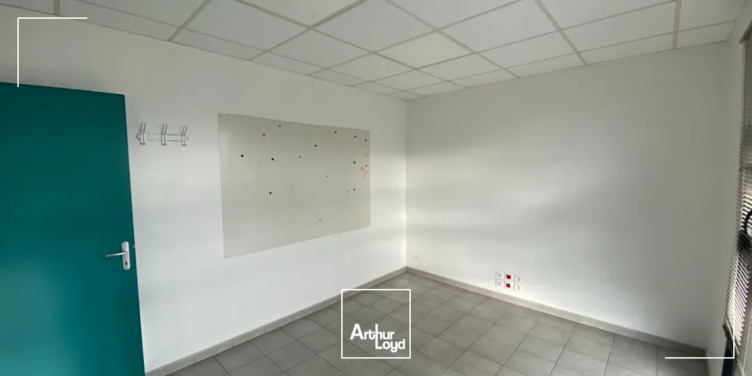 A VENDRE, Local d'activité 630m² environ, emplacement stratégique La Rochelle
