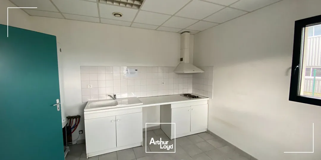 A VENDRE, Local d'activité 630m² environ, emplacement stratégique La Rochelle