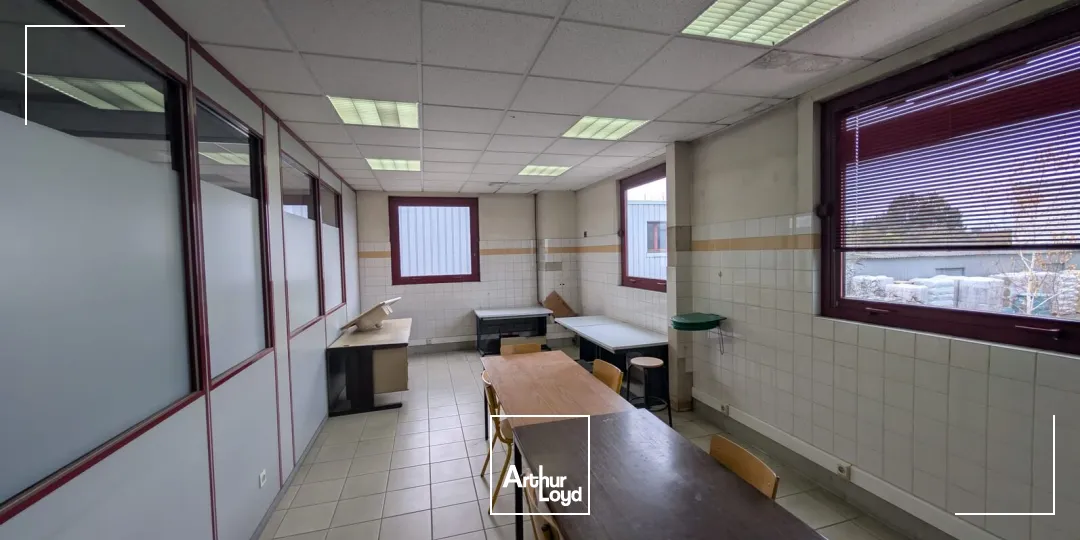 Locaux d'activité & Entrepôts - Location - BUCHELAY - 78200 - 335-670 - 7608959