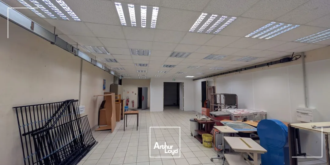 Locaux d'activité & Entrepôts - Location - BUCHELAY - 78200 - 335-670 - 7608961