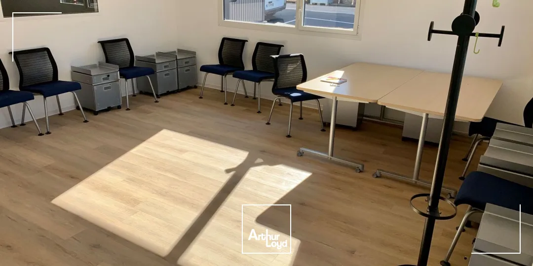 Locaux d'activité & Entrepôts - Location - ROUSSET - 13790 - 213-577 - 7610311