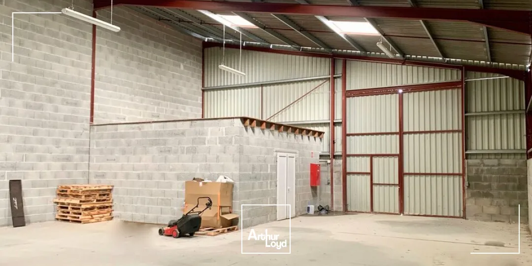 Locaux d'activité & Entrepôts - Vente - CHAZELLES - 16380 - 373-373 - 7611177