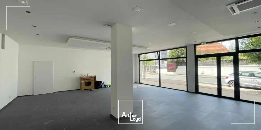 Cellule commerciale de 99m2 dans le centre ville de Saint Sébastien sur Loire.