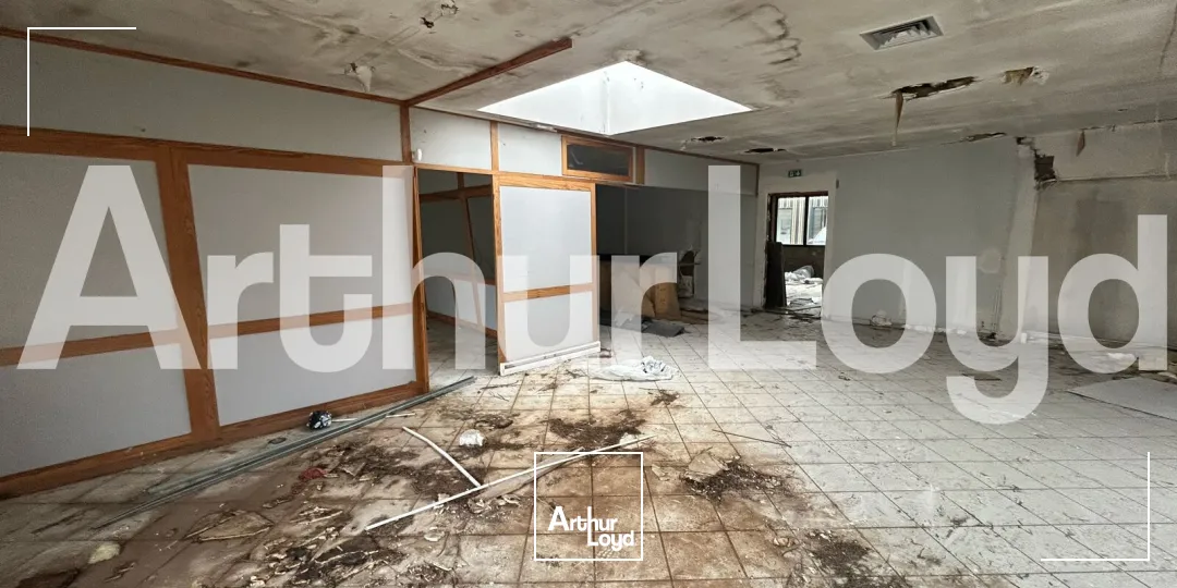 Cellule commerciale livré brut de béton de 375 m² à louer - Emplacement stratégique et forte visibilité