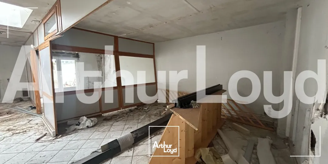 Cellule commerciale livré brut de béton de 375 m² à louer - Emplacement stratégique et forte visibilité