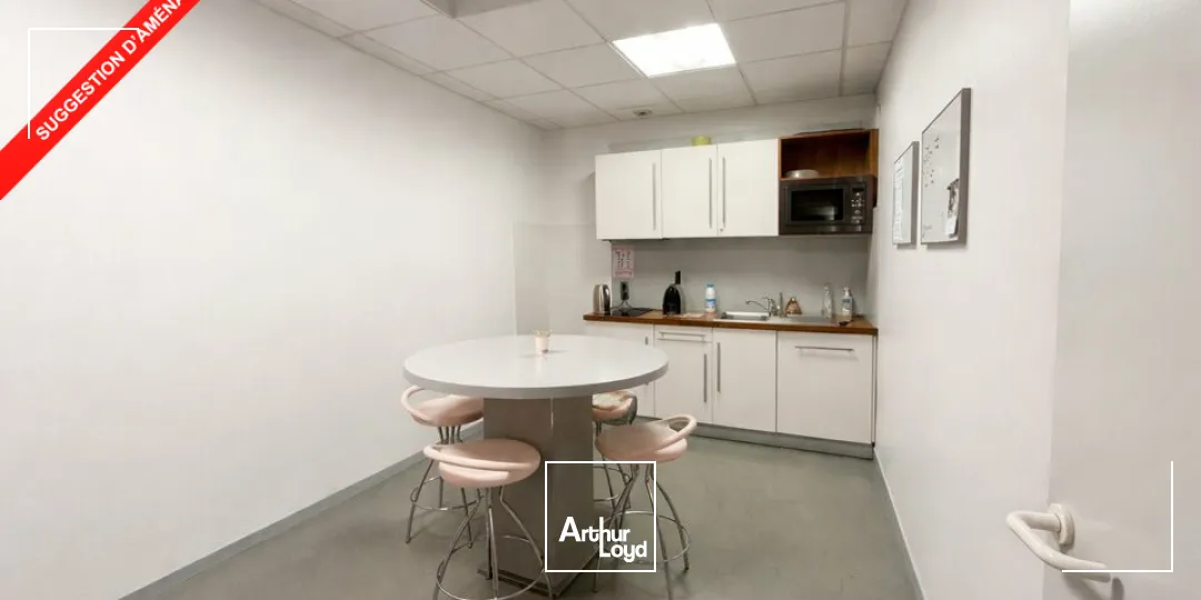 SAINT CYR SUR LOIRE BUREAUX A LOUER 700 M² PARKINGS SHOW ROOM POSSIBLE