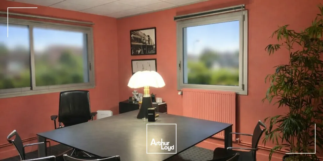 SAINT CYR SUR LOIRE BUREAUX A LOUER 700 M² PARKINGS SHOW ROOM POSSIBLE
