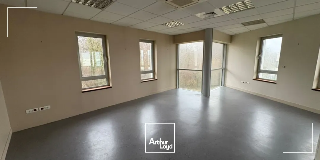 A LOUER BUREAUX 488 M2 AGNETZ