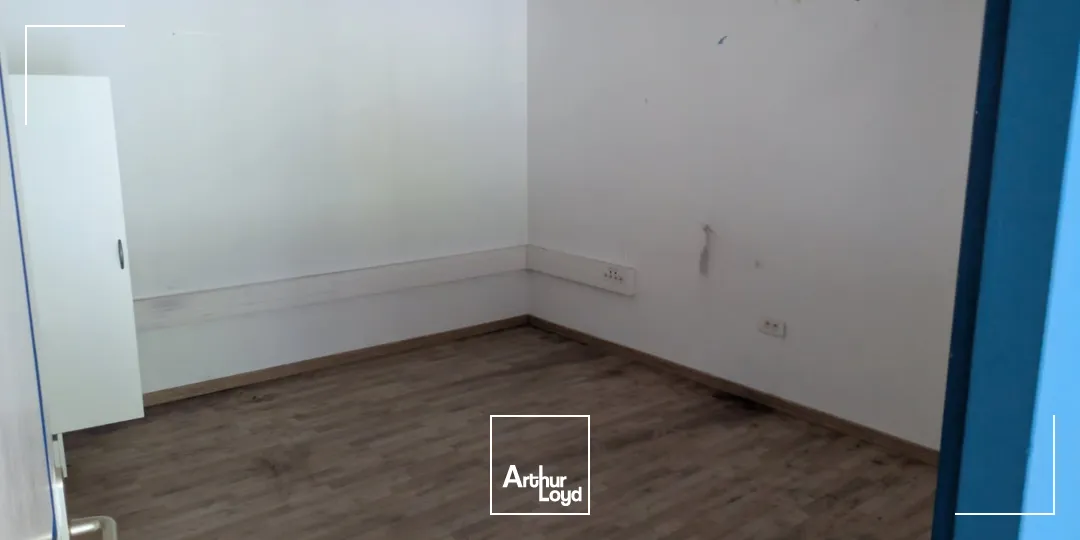 Location local commercial avec parking surface 189 m2 Trith-Saint-Léger