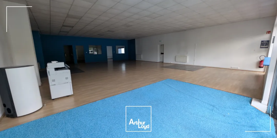 Location local commercial avec parking surface 189 m2 Trith-Saint-Léger