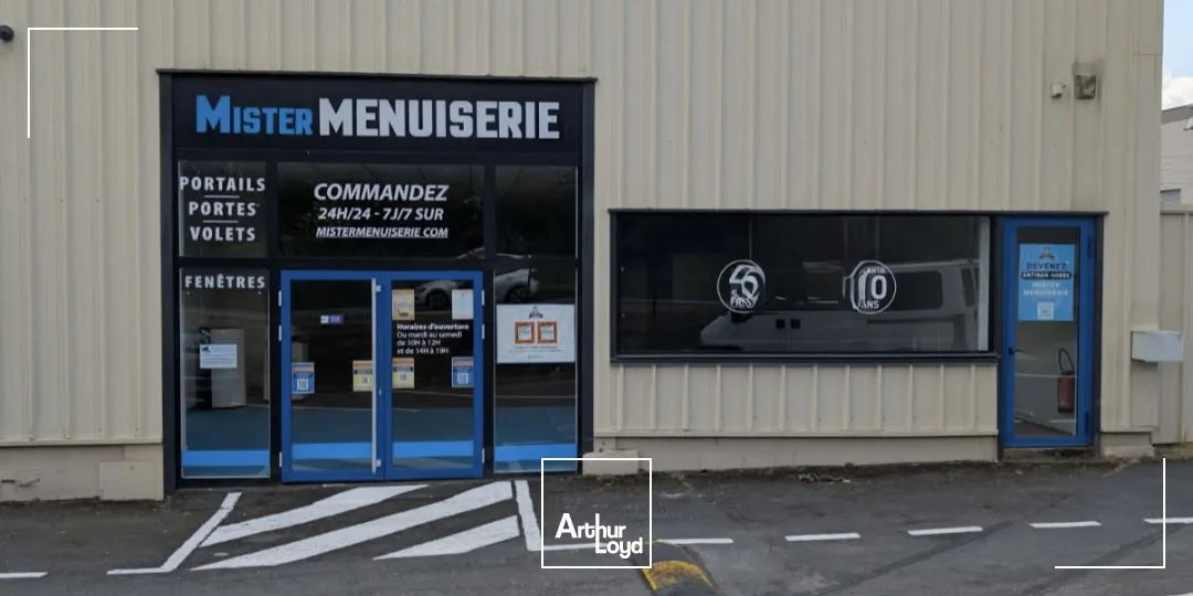 Location local commercial avec parking surface 189 m2 Trith-Saint-Léger