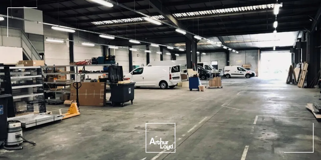 Locaux d'activité & Entrepôts - Vente - POITIERS - 86000 - 1900-1900 - 7622118