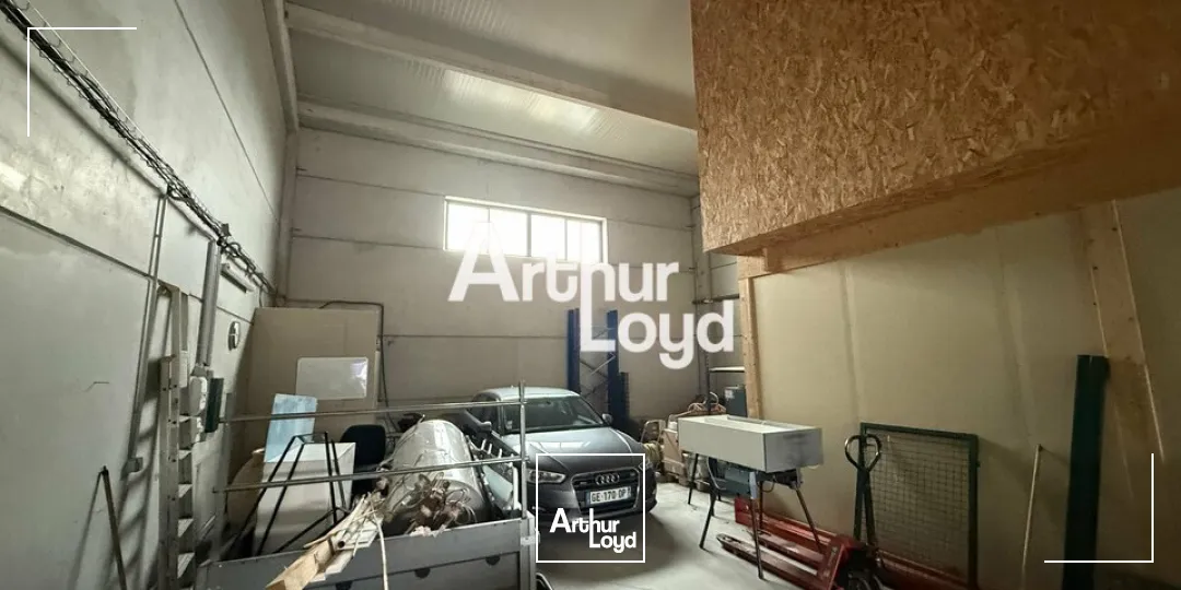 Locaux d'activité & Entrepôts - Location - LE MUY - 83490 - 240-240 - 7625169