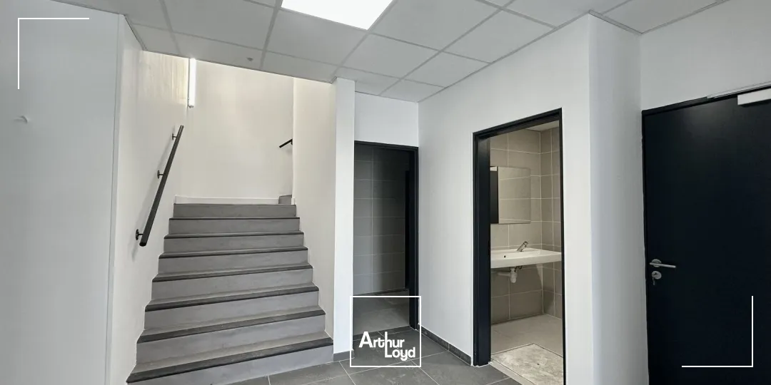 Locaux d'activité & Entrepôts - Location - VITROLLES - 13127 - 451-1717 - 7658813