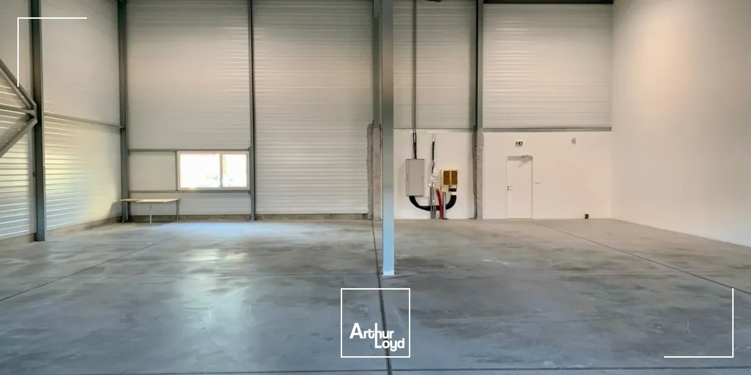 Locaux d'activité & Entrepôts - Location - ROUSSET - 13790 - 213-577 - 7658976