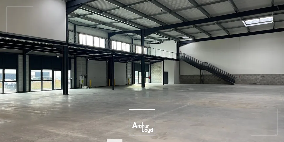 Locaux d'activité & Entrepôts - Location - SAINT LAURENT DE MURE - 69720 - 365-5608 - 7661813