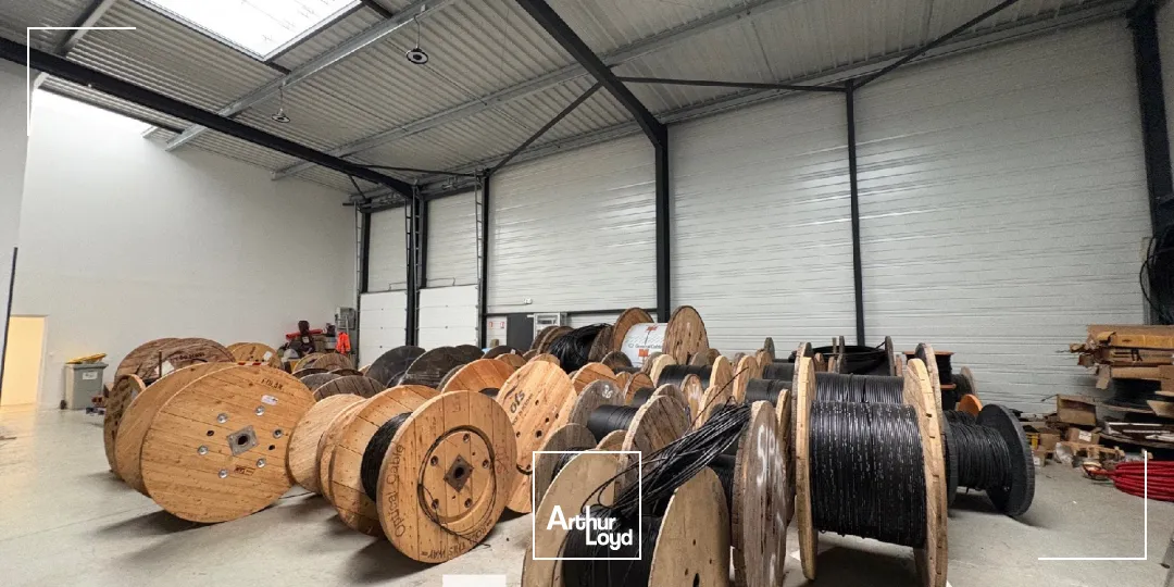 Locaux d'activité & Entrepôts - Vente - VAULX MILIEU - 38090 - 446.7-446.7 - 7661824