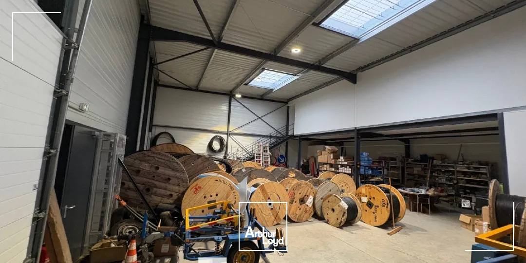 Locaux d'activité & Entrepôts - Vente - VAULX MILIEU - 38090 - 446.7-446.7 - 7661825