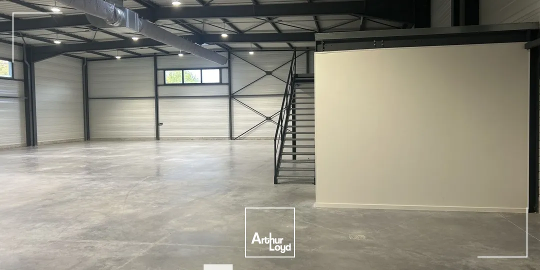 Locaux d'activité & Entrepôts - Vente - GRANIEU - 38490 - 686-686 - 7662004