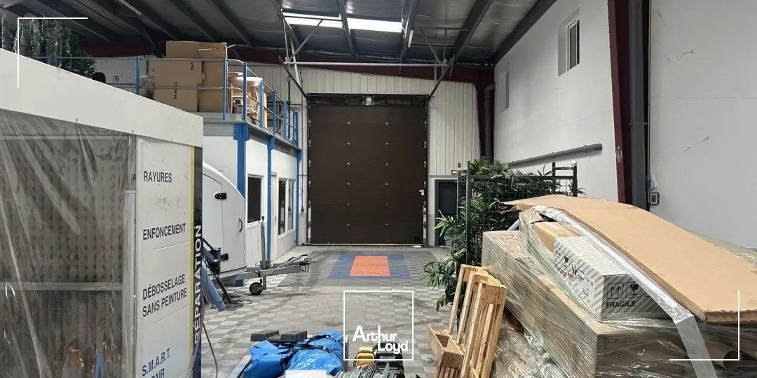 Locaux d'activité & Entrepôts - Location - DECINES CHARPIEU - 69150 - 670-670 - 7662365