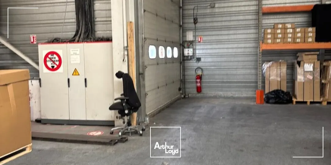 Locaux d'activité & Entrepôts - Location - VILLEURBANNE - 69100 - 3250-3250 - 7662384