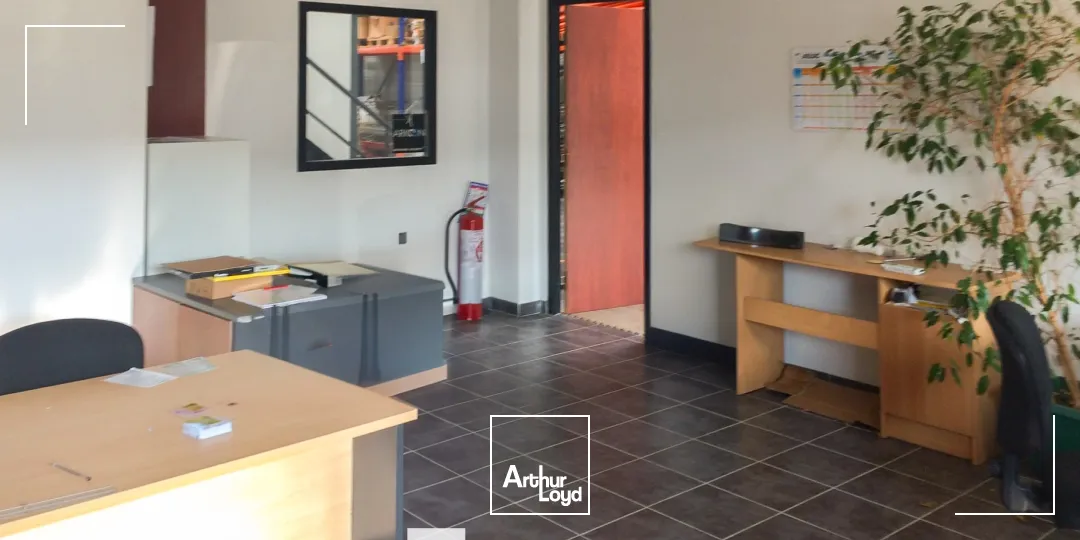 Locaux d'activité & Entrepôts - Location - SAINT PRIEST - 69800 - 330-330 - 7663670