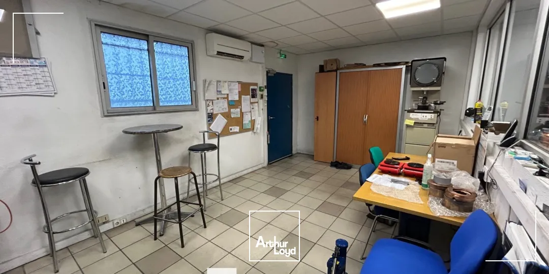 Locaux d'activité & Entrepôts - Vente - SAINT PRIEST - 69800 - 650-650 - 7664038